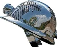 Каска скульптура абстрактная скульптура из нержавеющей стали на заказ — Владивосток